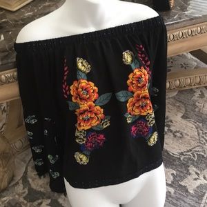 Elegant off shoulder blouse NWOT💍💍